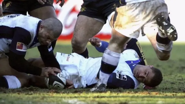 फुटबॉल खिलाड़ी