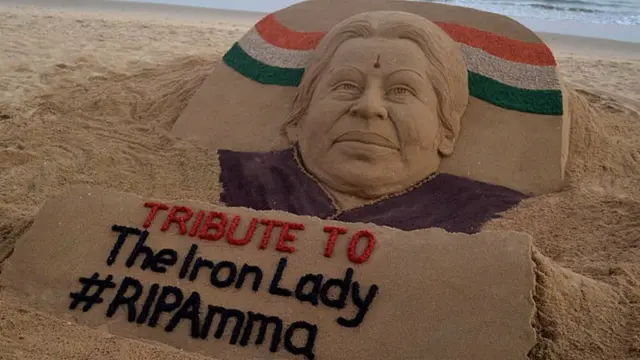 மறைந்த ஜெயலலிதாவுக்கு அஞ்சலி செலுத்தும் வகையில் மணற்சிப்பம்