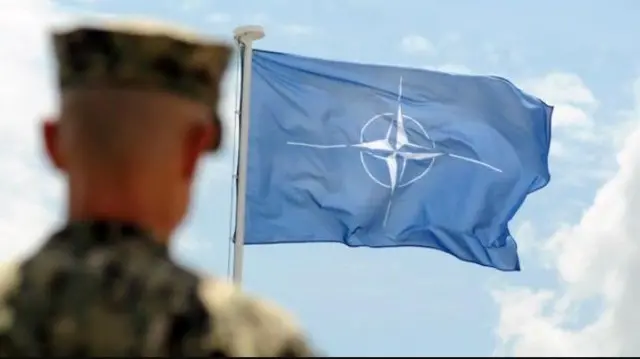 راية حلف شمال الأطلسي الناتو