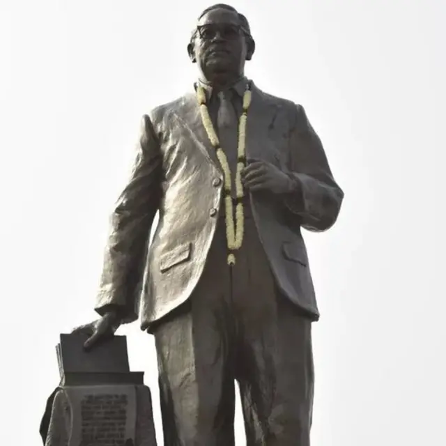 امبیڈکر کا مجسمہ