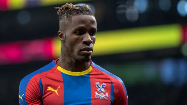 Wilfried Zaha a eu une attitude rare en retweetant les insultes dont il est la cible sur Twitter.