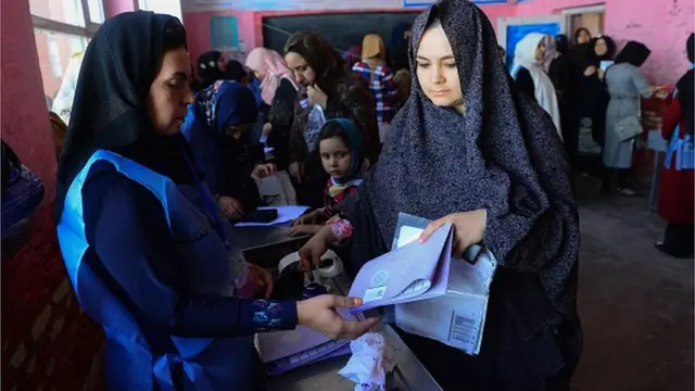 همدارنګه د ټاکنو خپلواک کمېسیون هم مني چې د لومړنیو پایلو ځنډ د دوی په راتلونکو پړاونو او د وروستیو پایلو په اعلان اغېز لري.