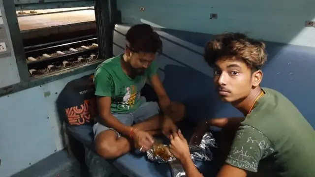 स्पेशल ट्रेन चली