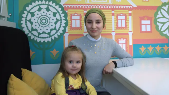 Активистка Чулпан Хамидова с дочерью Ясмин