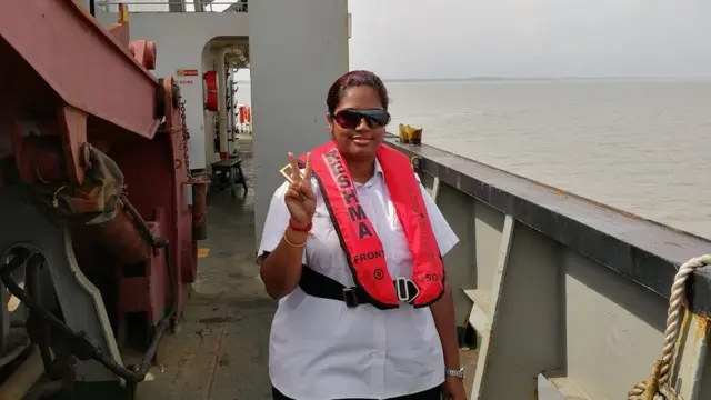 தமிழகத்தைச் சேர்ந்த ரேஷ்மா இந்தியாவின் முதல் பெண் மாலுமியானது எப்படி?