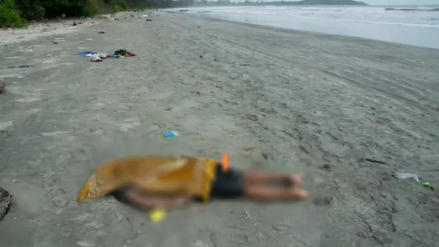 Jenazah calon PMI yang tewas saat menggunakan kapal kayu ilegal di perairan Johor Bahru, Malaysia.