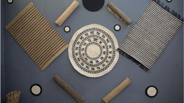 পাটের তৈরি বিভিন্ন আকারের ফ্লোরম্যাট।