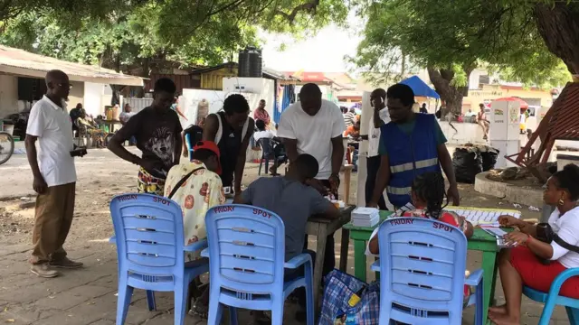 Pipo wey dey do voter registration