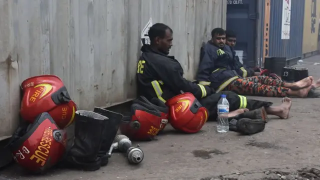 দমকল কর্মী।