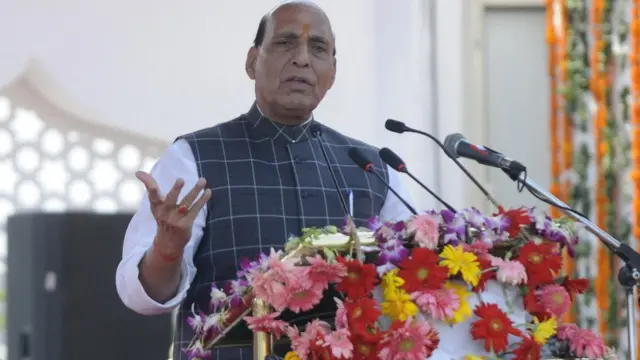 মি টু আন্দোলনকে খেলো করার অভিযোগ উঠেছে রাজনাথ সিংয়ের বিরুদ্ধেও