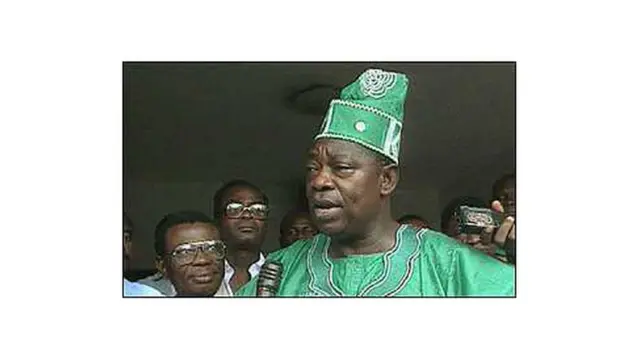 Moshood Abiola waxa uu mucaarad ku ahaa Sani Abacha