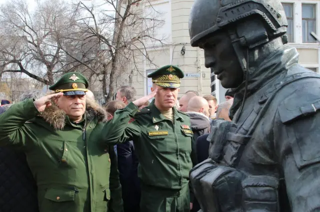 памятник "вежливым людям"