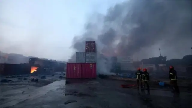 শনিবার রাতে সীতাকুণ্ডে কন্টেইনার ডিপোতে আগুন আগে এবং এরপর একাধিক বিস্ফোরণ হয়।