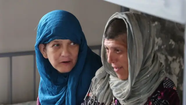 فرشته او نیلوفر دوه خویندې دي، یوه بله خور یې همدلته د دوی په څنګ کې د ورپېښې ناروغۍ له امله مړه شوه.