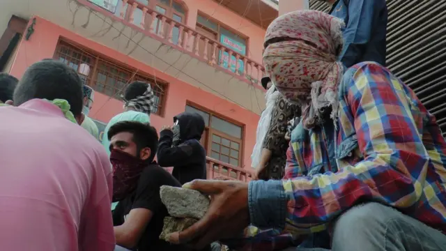 कश्मीर में सरकार विरोधी प्रदर्शन