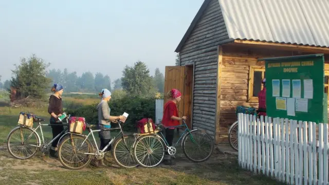 Перетинати кордон можна лише пішки або велосипедом