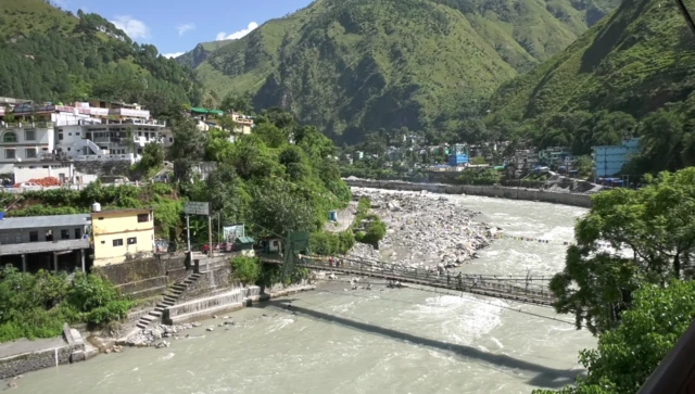 फलामे पुलले जोडेको साइनो