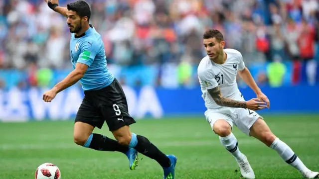 Luis Suárez es el encargado de los goles para Uruguay.