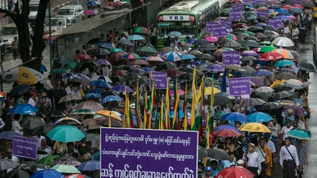 ဗိုလ်ချုပ်မှူးကြီး မင်းအောင်လှိုင်နဲ့ ဒေါ်အောင်ဆန်းစုကြည်တို့အကြား သဘောတူညီမှု ရမထားခဲ့တာ သိသာခဲ့ပါတယ်။