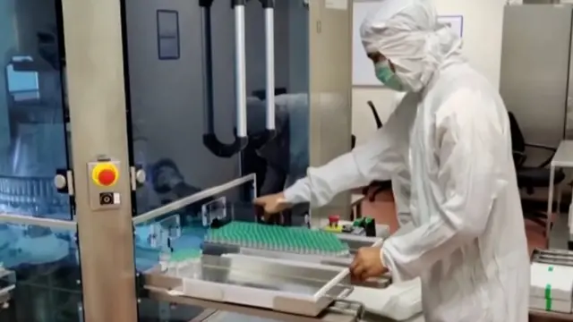 বাংলাদেশে ৮০ শতাংশ মানুষকে টিকা দিতে চায় সরকার।