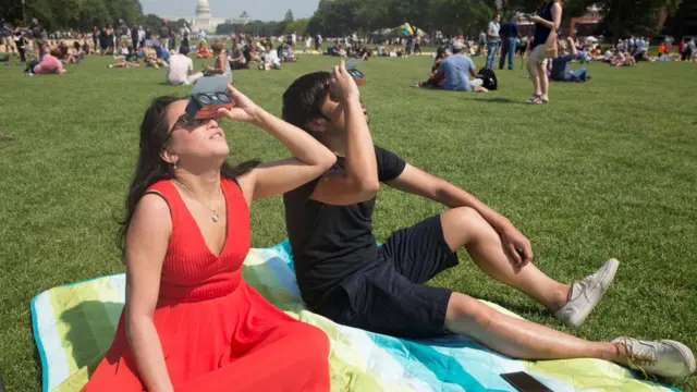 Güneş tutulmasının izlendiği yerlerden biri, ABD’nin başkenti Washington’daki National Mall Milli Parkı'ydı.