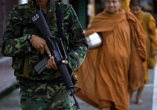 ทหารคุ้มกันพระ