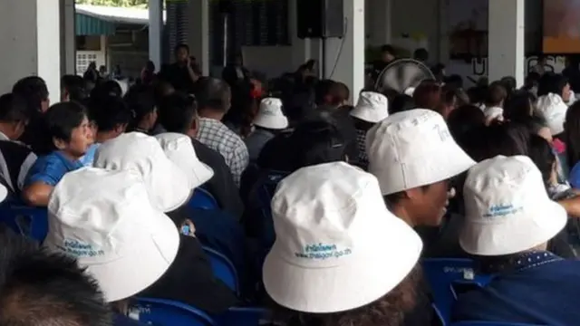 แจกหมวก