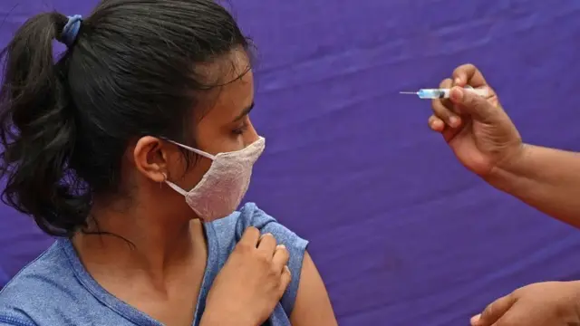 कोरोना लसीकरण