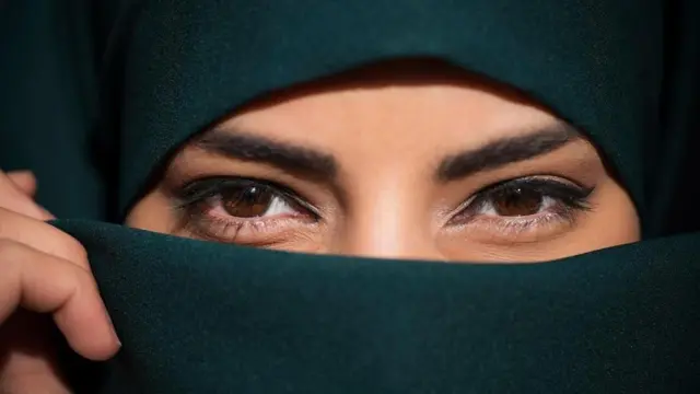 gülümseyen gözler