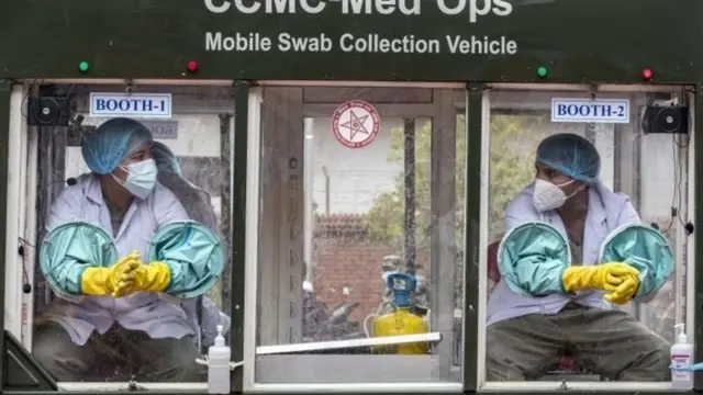 स्वाब सङ्कलन गरिँदै