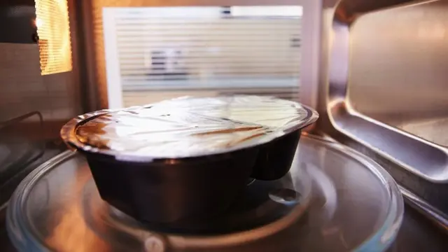 Gotov obrok iz mikrotalasne rerne