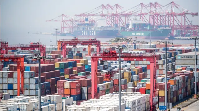 চীনের সাংহাই বন্দর।