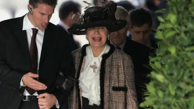 Мати Елтона Джона Шейла Фербразер заповіла більшу частину свого статку колишньому асистенту співака