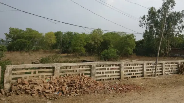 सकतपुर गांव का कब्रिस्तान