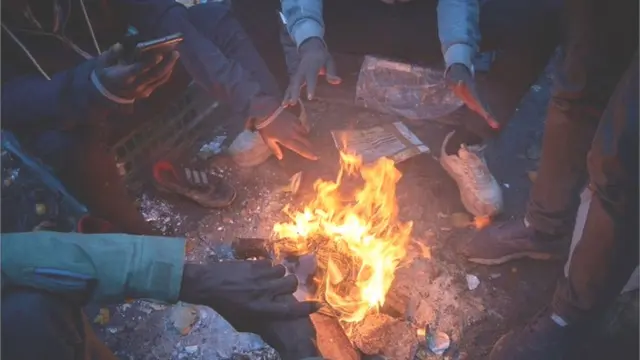 ኣብ ካለይ ምሸት ሓዊ ኣጒዶም ዝስሕኑ መንእሰያት