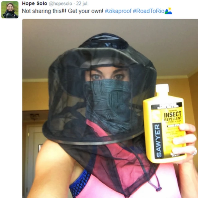 Hope Solo muestra cómo se prepara contra el zika.