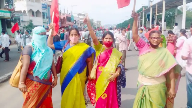 ఆందోళనలో పాల్గొంటున్న ఏపీ ఉద్యోగులు