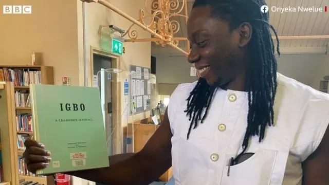 Ikechukwu Umeonyirioha bụ onye nkuzi na mahadum Oxford na-agbasi mbọ ike ịhụ na asụsụ Igbo kwụ chịm na mba ụwa