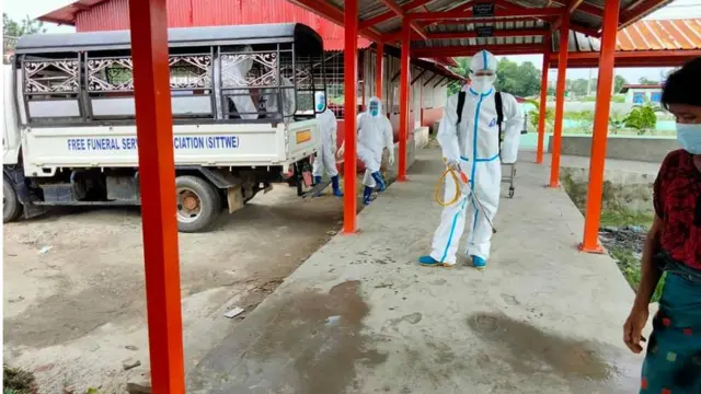ဆေးရုံတွေပေါ်မှာ ကုသမှုခံယူနေရသူပေါင်း ၆၀၀ ဦးခန့်ရှိ