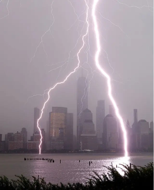 न्यूयॉर्क वर्ल्ड ट्रेड सेन्टर की इमारत