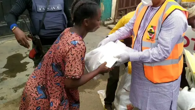 Yadda aka rabawa mutane tallafi a Legas