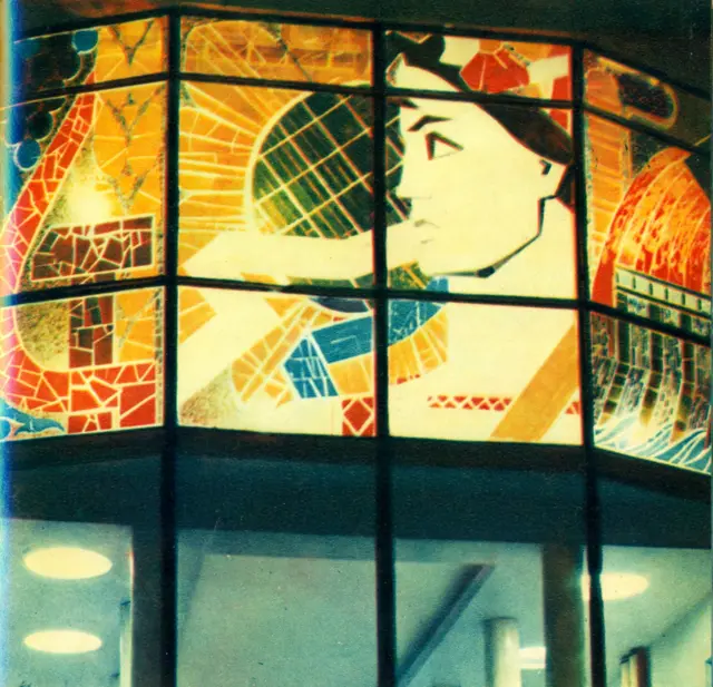 Вітраж на фасаді кінотеатра "Україна"