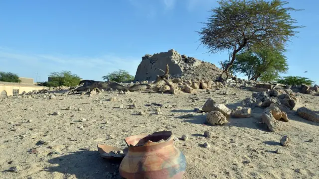 Les ruines du mausolée d'Alpha Moya, un saint touareg enterré à Tombouctou.