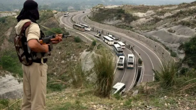 સુરક્ષા કર્મીની તસવીર