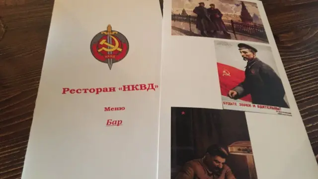В меню ресторану можна зустріти зображення Йосипа Сталіна, Климента Ворошилова та Фелікса Дзержинського