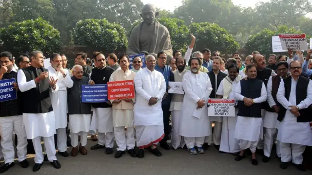 विपक्ष का विरोध प्रदर्शन