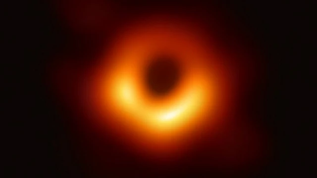 ภาพหลุมดำใจกลางดาราจักร M87 ถูกบันทึกไว้โดยถือว่าเป็นภาพถ่ายหลุมดำภาพแรกของโลก