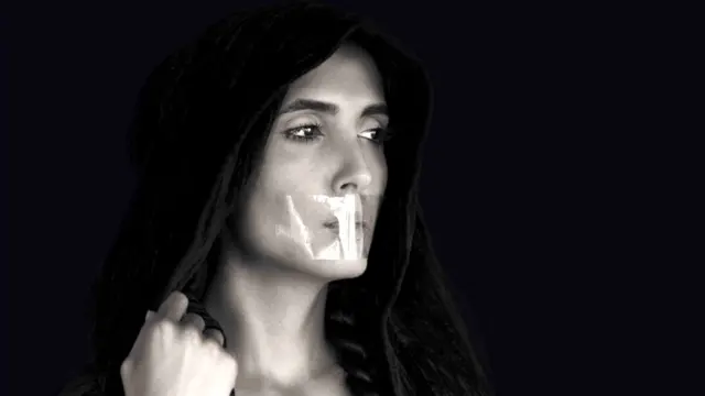 شادی امینی نوازنده، ترانه‌سرا و ترانه‌خوان