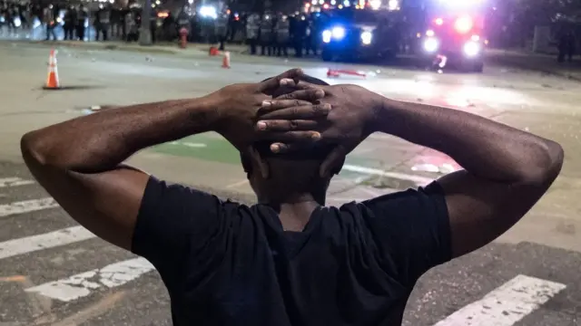 سیاه‌پوستان بیشتر به زندان می‌افتند