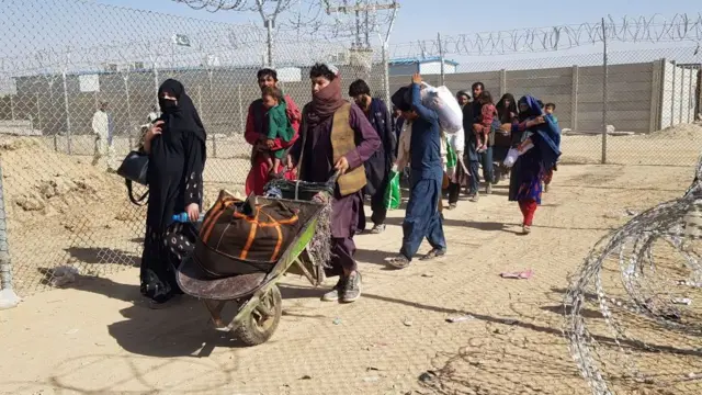 సరిహద్దుల్లో అఫ్గాన్ వాసులు
